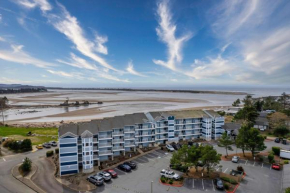 Waters Edge 104
